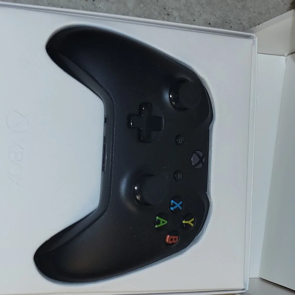 Microsoft Black XBox‎ Controller + Cable